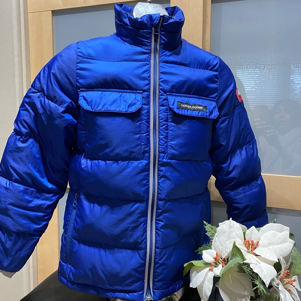 Youth Canada Goose Jacket - Convertible to backpack 🎒 pillow